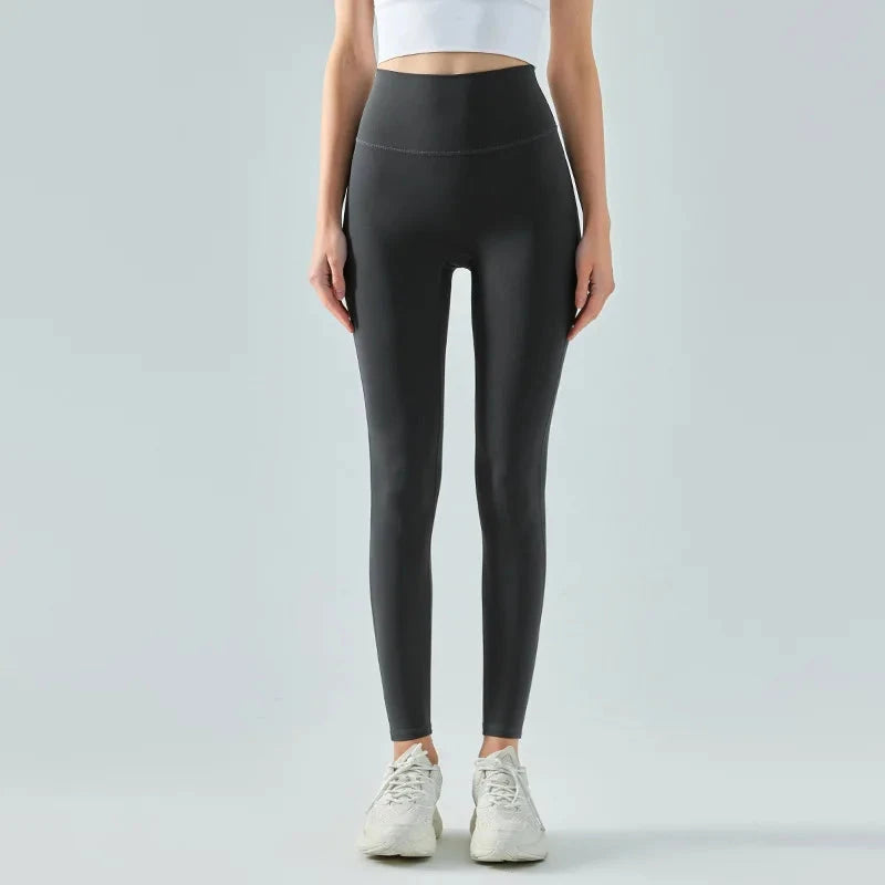 "Yoga pants with no awkward lines, tight fitting, high elasticity, high strength, naked sensation, quick drying, fitness training"