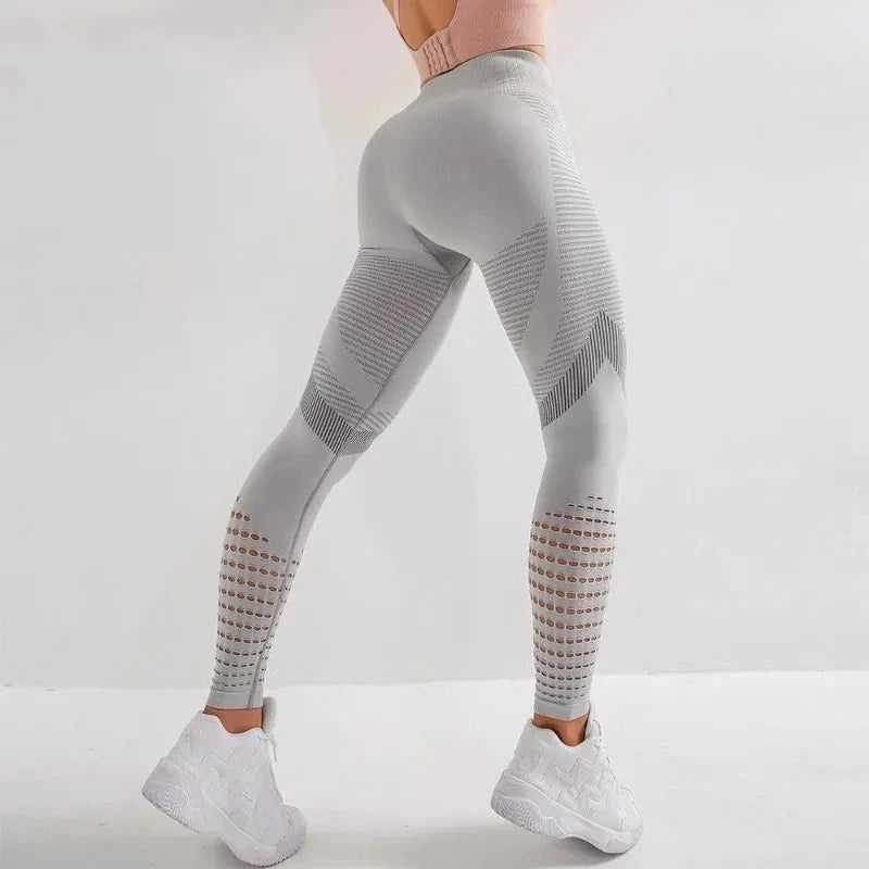 Women Fitness Leggings High Waist Seamless Leggings Sportswear in light grey with booty lifting design and breathable mesh panels