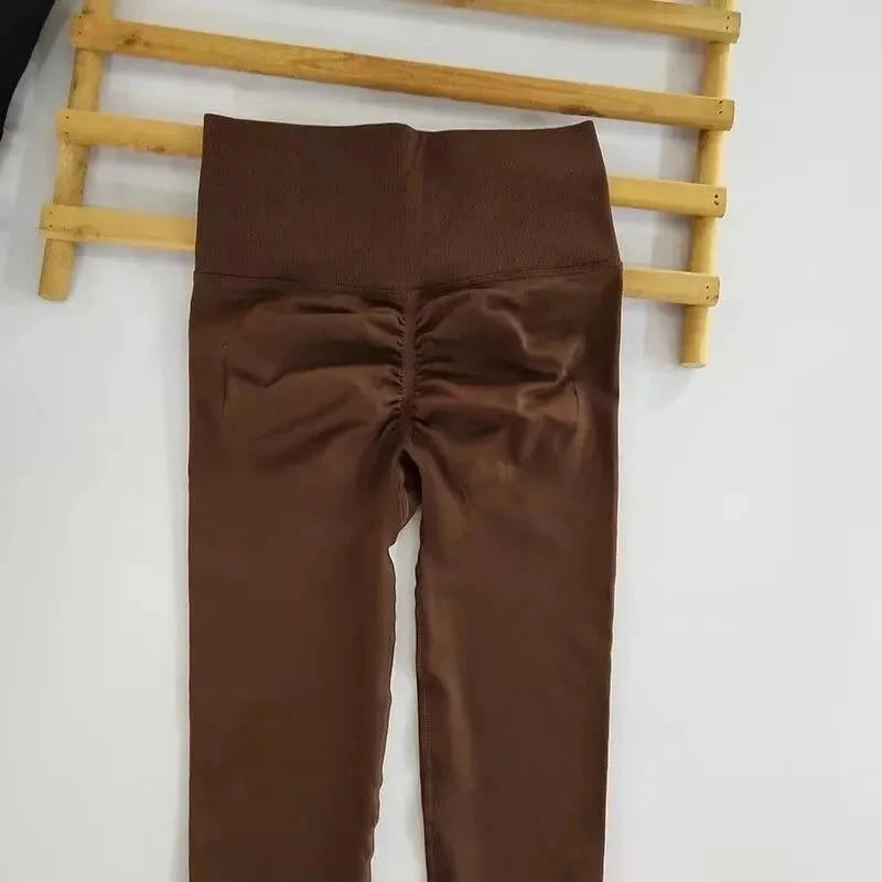 Brown seamless leggings with ruched back detail, designed for women’s high waist push-up support during workouts and yoga sessions.